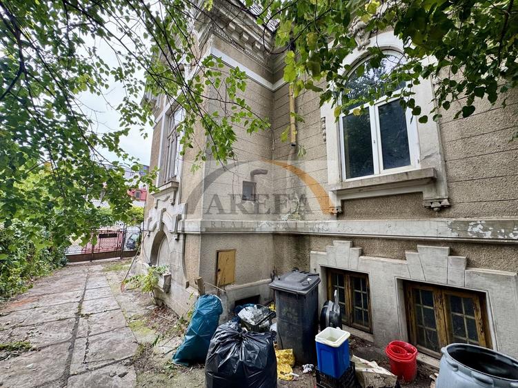 Casă individuală cu 12 camere cu Canalizare în Dacia