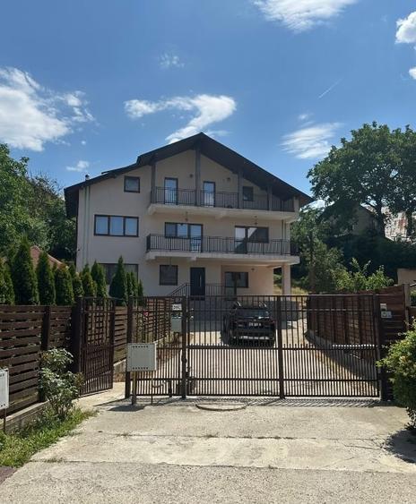 Casă individuală cu 5 camere cu Teren 800 Mp în Exterior Est