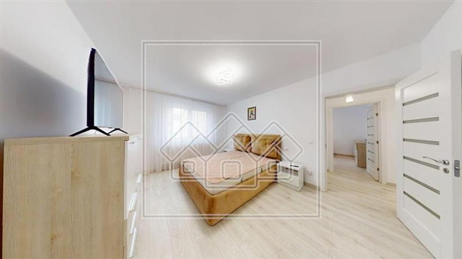 Apartament cu 3 camere decomandat în Șelimbăr — fotografia 3