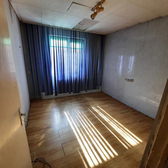 Apartament cu 4 camere decomandat în Olteniței