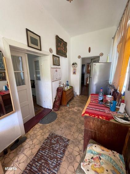 Casă cu 3 camere cu Teren 2704 Mp în Central