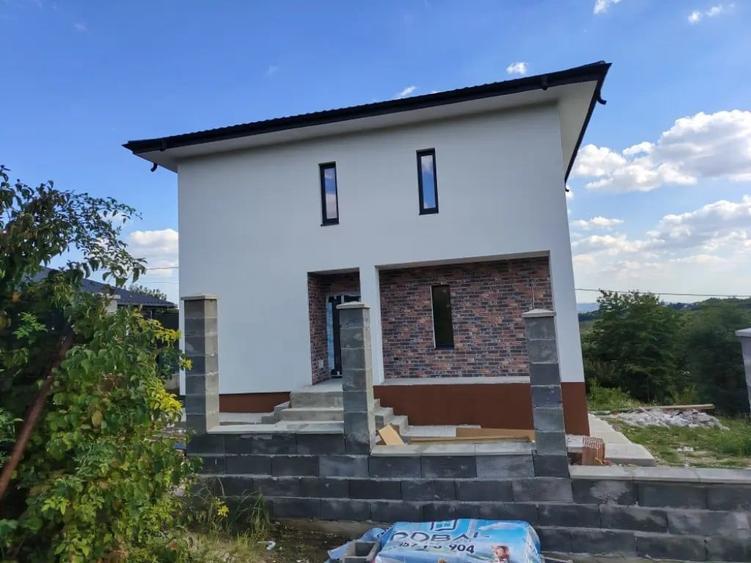 Casă cu 4 camere în Central