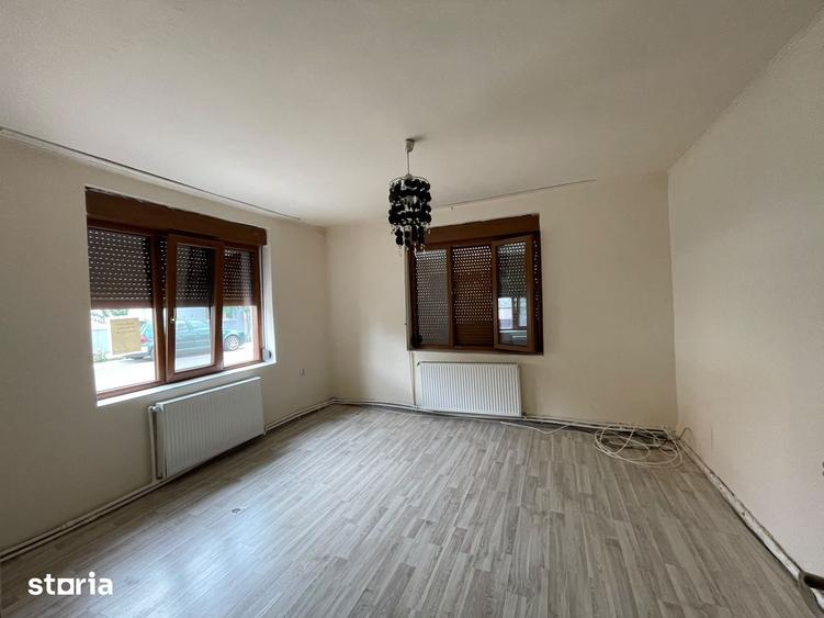 Casă cu 6 camere cu Teren 479 Mp în Ghiroda