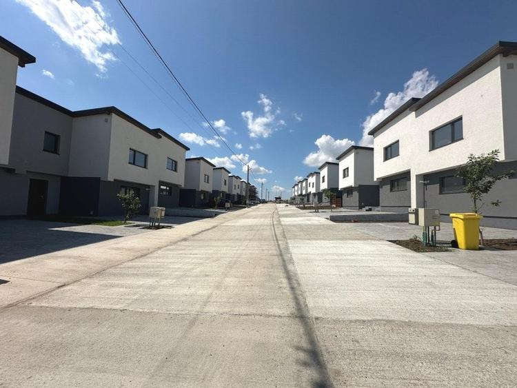 Duplex cu 5 camere cu Canalizare în Popas Păcurari