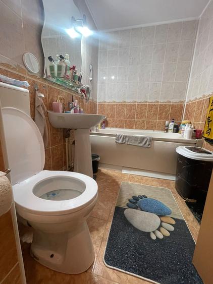 Apartament cu 3 camere decomandat în Canta