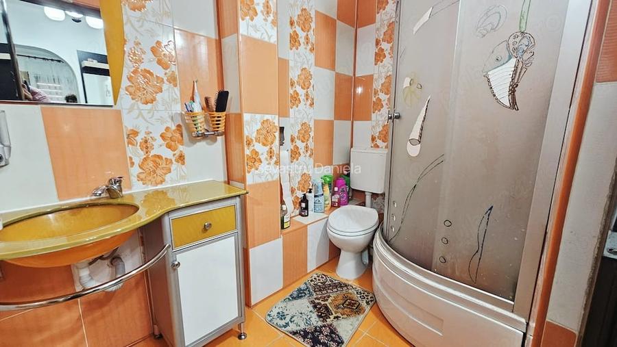 Vand apartament 2 camere, decomandat-et 3, str NicolaeTitulescu