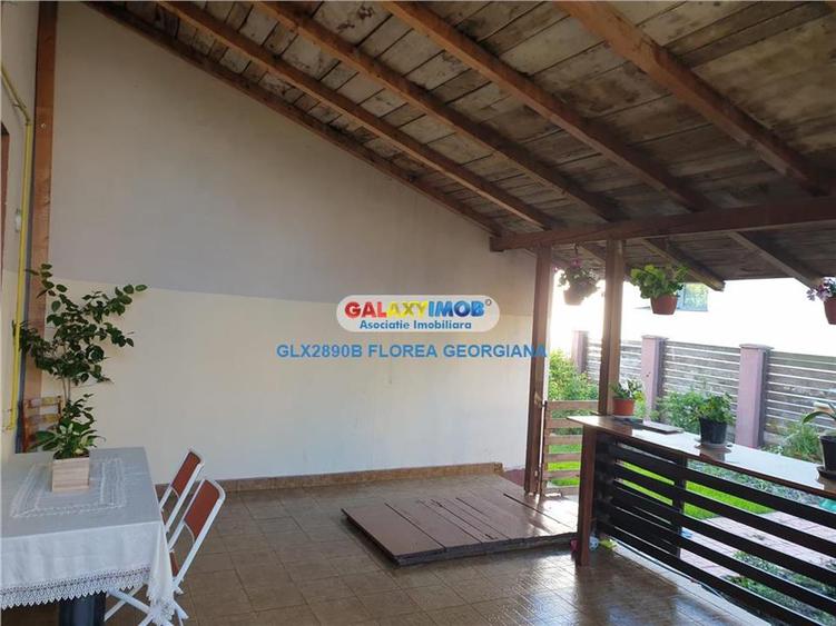 Casă cu 8 camere cu Garaj în Odăi