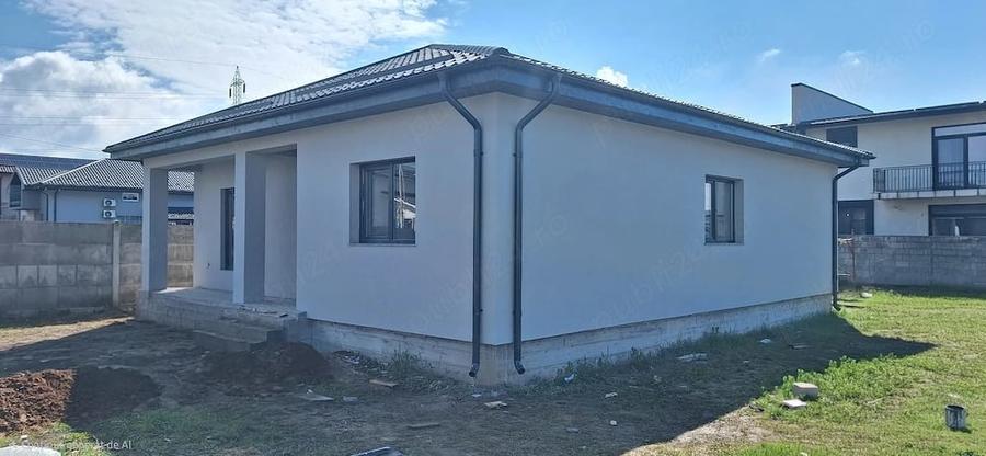 Casă cu 3 camere cu Teren 440 Mp în Exterior Vest