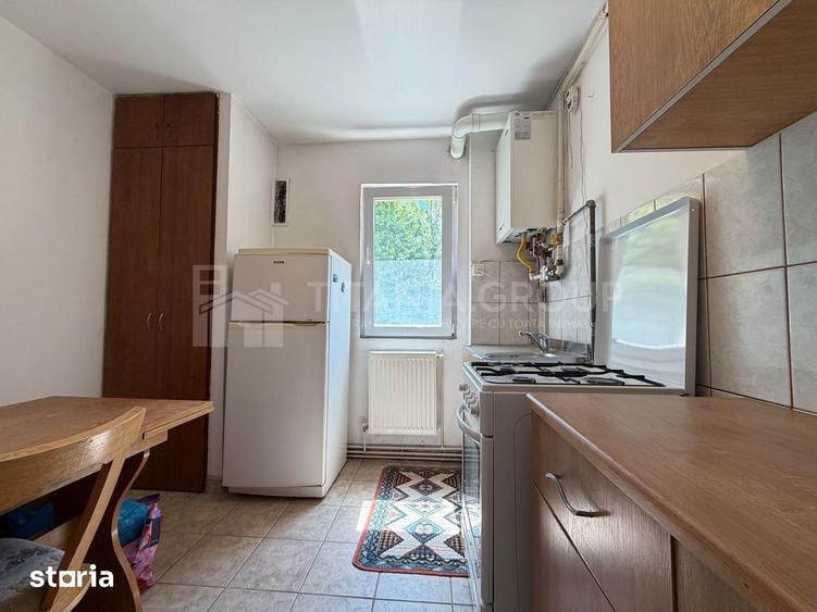 Apartament cu 3 camere semidecomandat în Astra