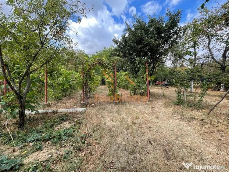Casă cu 4 camere cu Teren 1439 Mp în Central