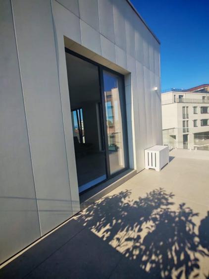 Apartament cu 3 camere semidecomandat în Gruia