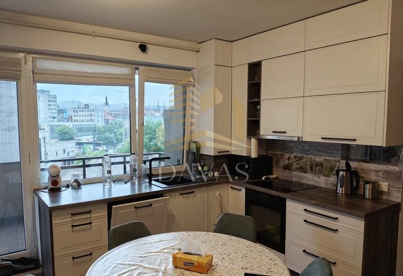 Apartament cu 3 camere semidecomandat, mobilat în Semicentral
