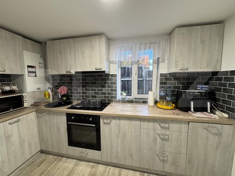 Casă individuală cu 6 camere cu Teren 2500 Mp în Simeria
