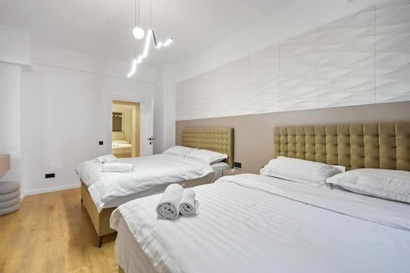 Apartament cu 5 camere decomandat, mobilat în Magheru