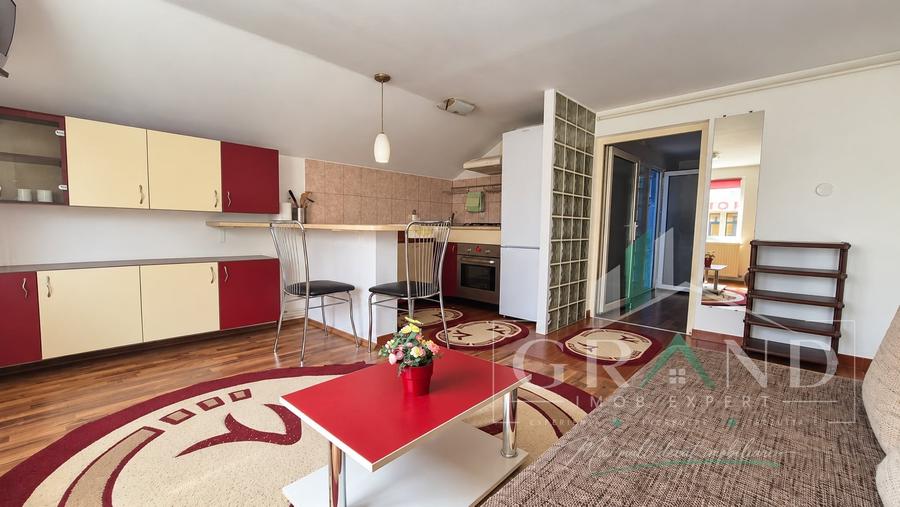 Apartament cu 2 camere semidecomandat, mobilat în Calea Turzii