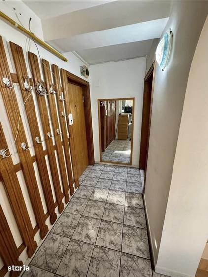 Apartament cu 3 camere în Podu Roș