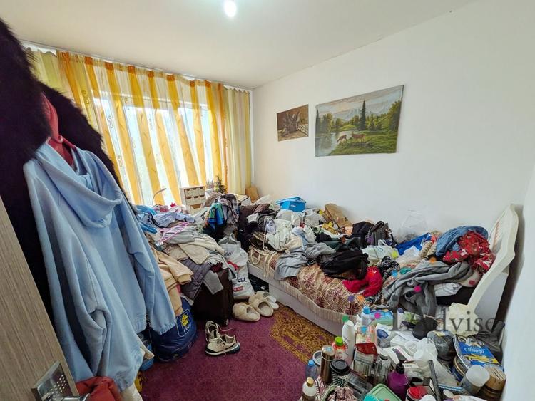 Apartament cu 4 camere decomandat în Dârste