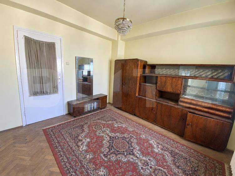 Apartament cu 4 camere decomandat, mobilat în Central