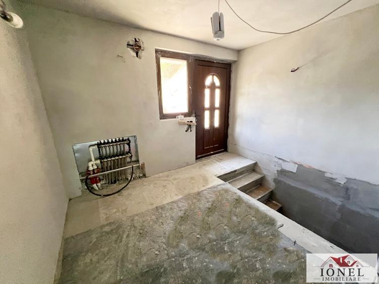 Casă individuală cu 5 camere cu Teren 16000 Mp în Horea