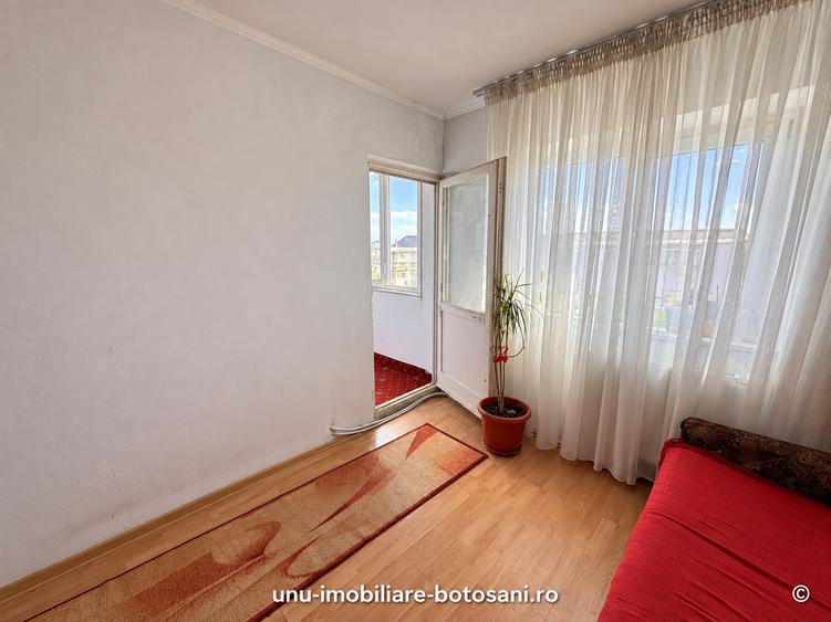 Apartament cu 4 camere decomandat în Central