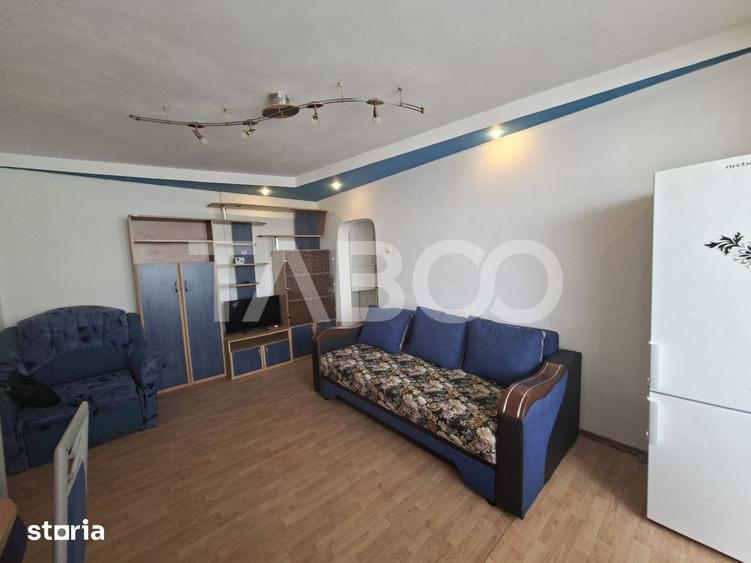 Apartament cu 3 camere semidecomandat, mobilat în Mihai Viteazul