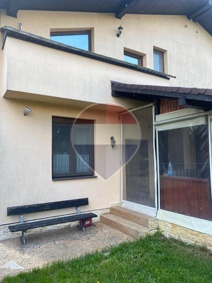 Casă cu 5 camere cu Teren 273 Mp în Butimanu