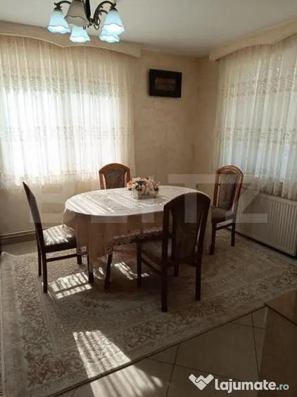 Casă cu 7 camere cu Teren 300 Mp în Central