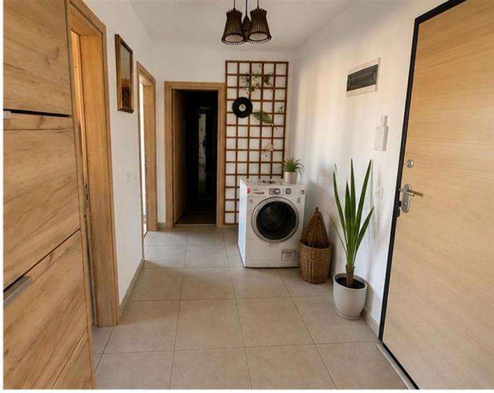 Apartament cu 2 camere decomandat, mobilat în Tractorul