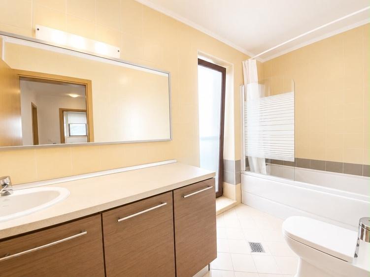 Duplex cu 6 camere cu Piscina în Iancu Nicolae