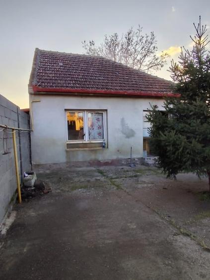 Casă individuală cu 3 camere cu Canalizare în Ronaț