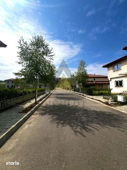 Casă cu 5 camere cu Teren 707 Mp în Corbeanca