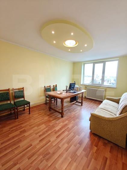 Apartament cu 3 camere decomandat, mobilat în Central