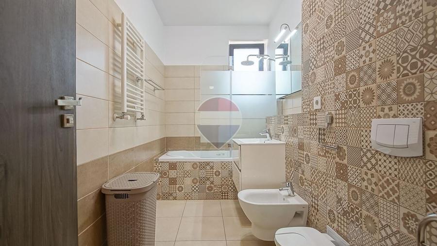 Apartament cu 3 camere decomandat, mobilat în Tractorul