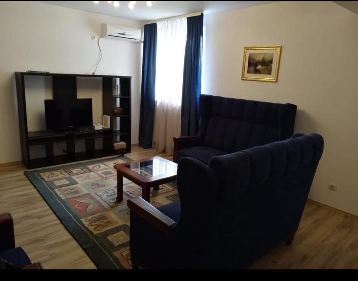 Apartament cu 2 camere semidecomandat, mobilat în Central