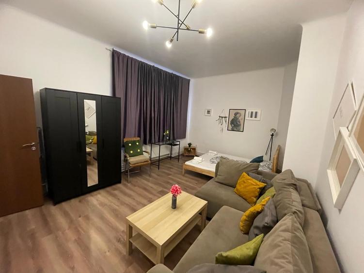 Apartament cu 4 camere decomandat în P-ța Universității