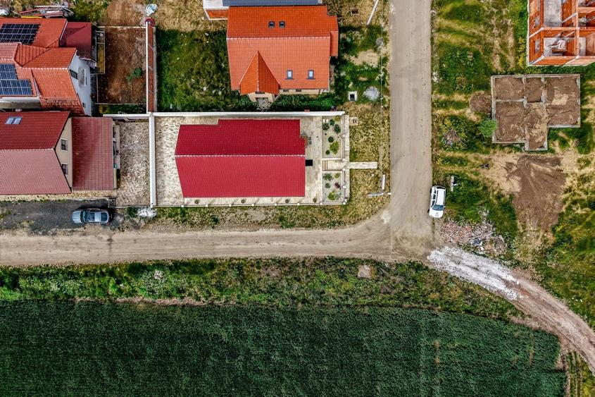 Casă individuală cu 4 camere cu Canalizare în Tisa Nouă