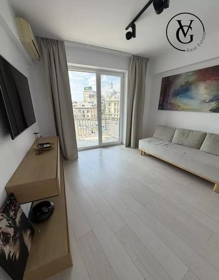 Apartament cu 3 camere semidecomandat, mobilat în P-ța Romană