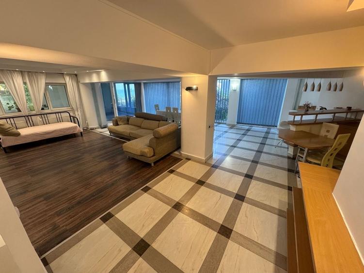 Apartament cu 3 camere decomandat, mobilat în Faleza Nord