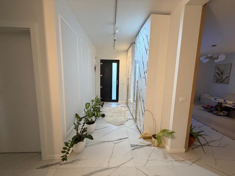 Casă individuală cu 5 camere cu Canalizare în Malu Mare