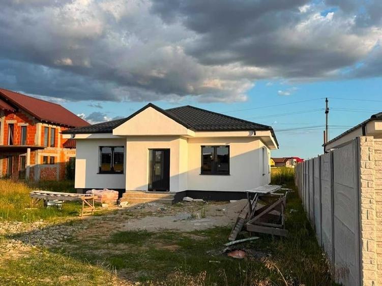 Casă individuală cu 3 camere cu Teren 395 Mp în Exterior Vest