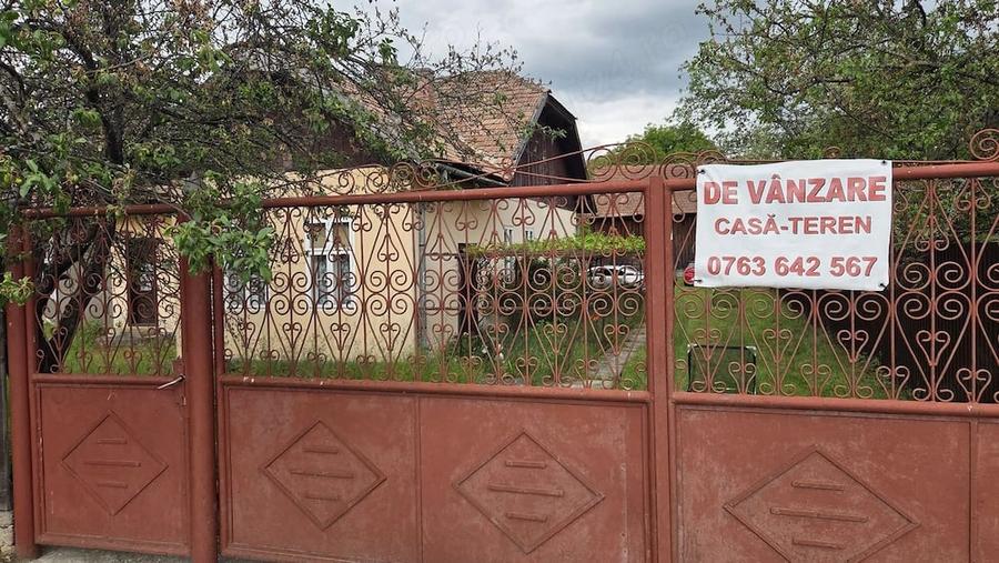 Casă cu Teren 3000 Mp în Călățele