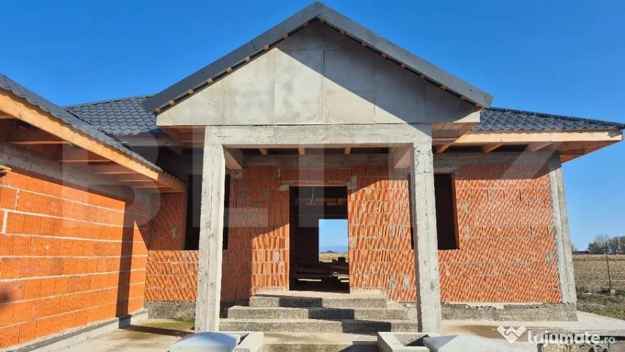 Casă cu 4 camere cu Teren 715 Mp în Mărtinești