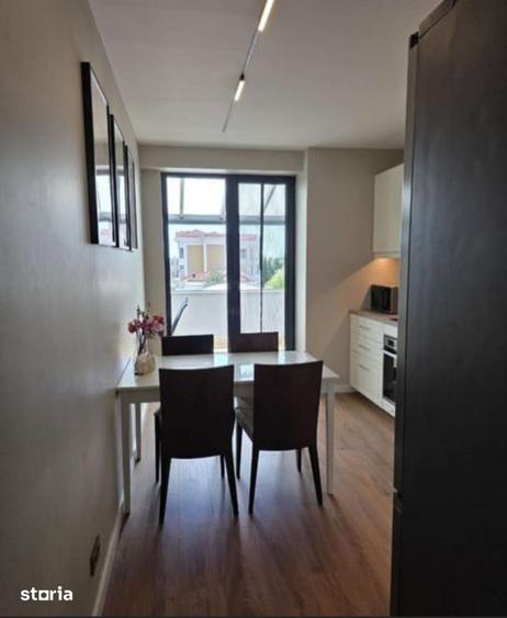Apartament cu 4 camere semidecomandat, mobilat în Central