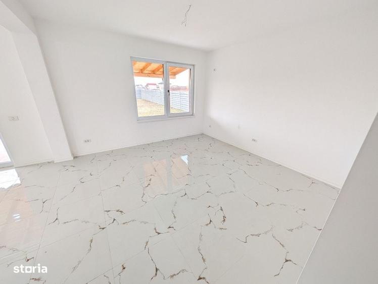 Casă cu 4 camere în Ostratu