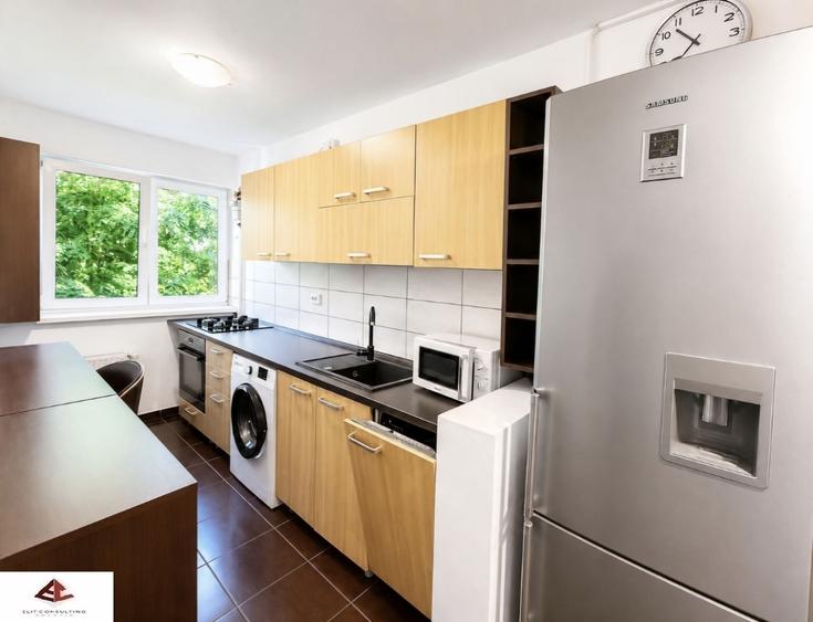 Apartament cu 2 camere semidecomandat în P-ța Victoriei