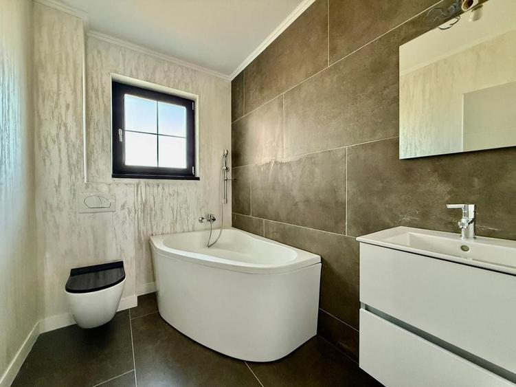 Duplex cu 4 camere cu Canalizare în Vest