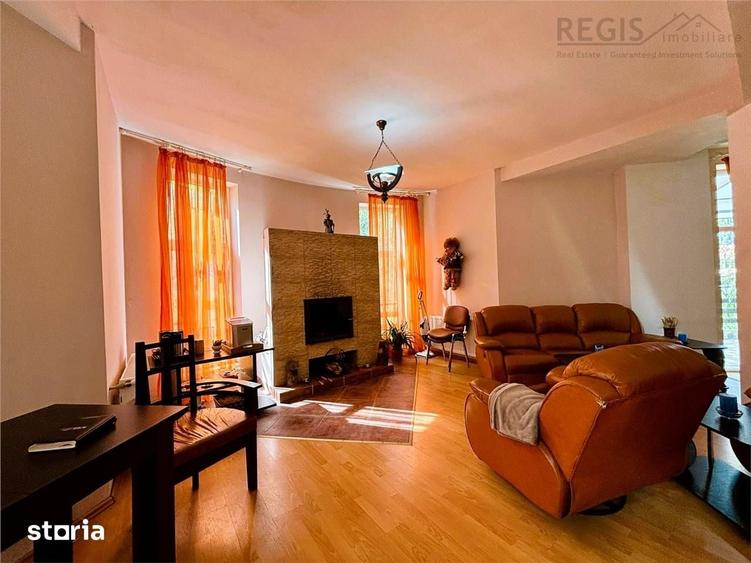 Casă cu 10 camere cu Teren 1238 Mp în Malul Ursului