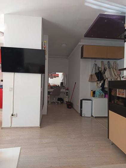 Apartament cu 3 camere decomandat, mobilat în Central