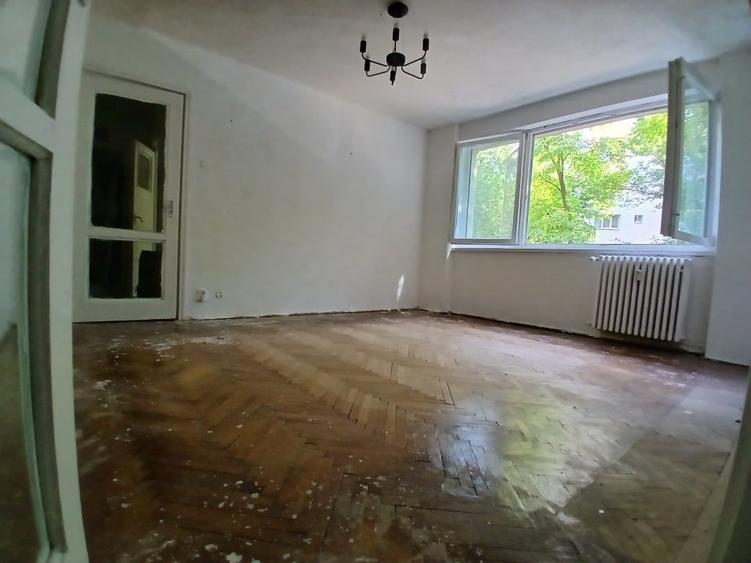 Apartament cu 3 camere semidecomandat în Ștefan cel Mare