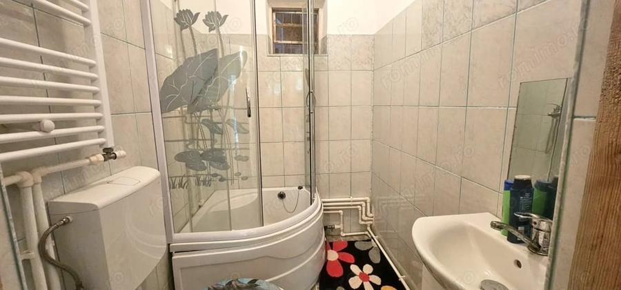 Casă cu Teren 1055 Mp în Vânători